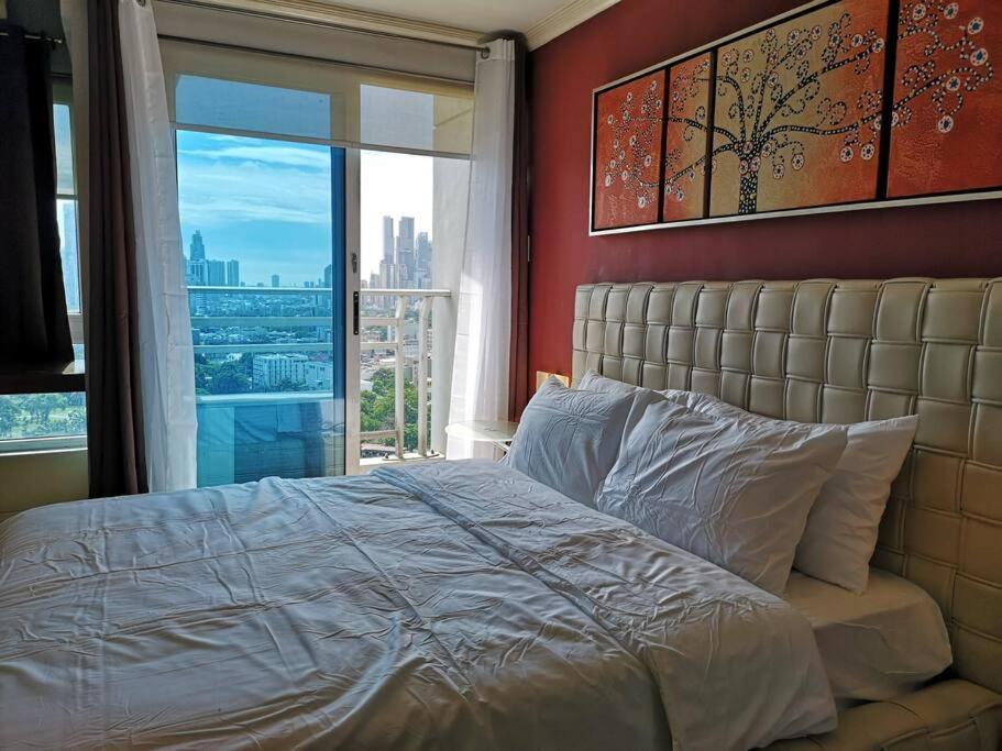 A2j Bgc Luxury 1br Near Burgos Circle & Mall