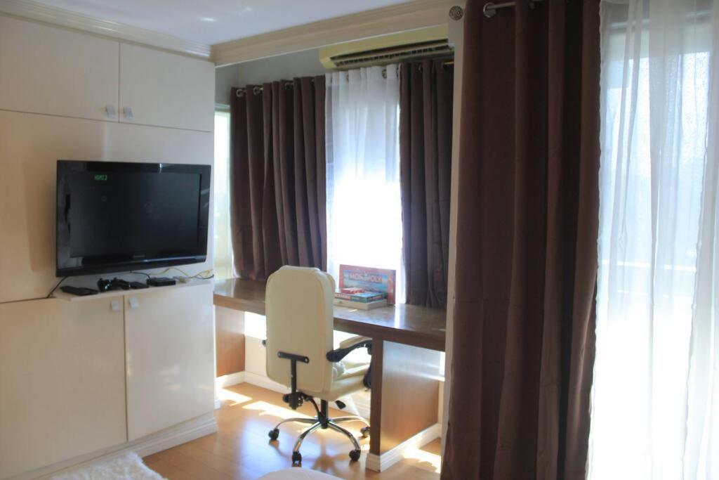 A2j Bgc Luxury 1br Near Burgos Circle & Mall * Manila