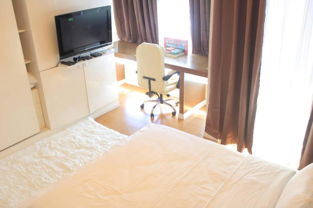 A2j Bgc Luxury 1br Near Burgos Circle & Mall Apartment