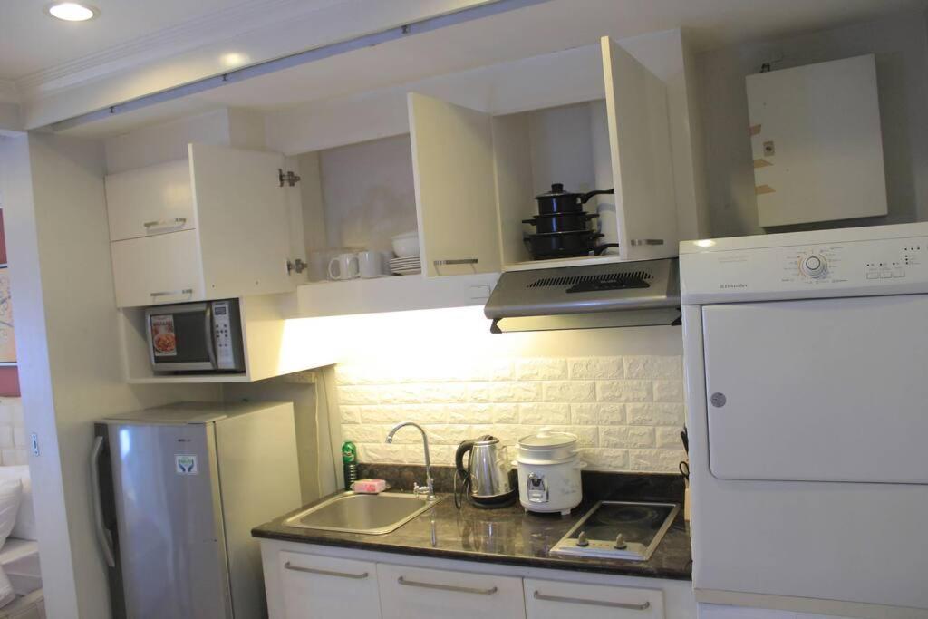 Apartment A2j Bgc Luxury 1br Near Burgos Circle & Mall