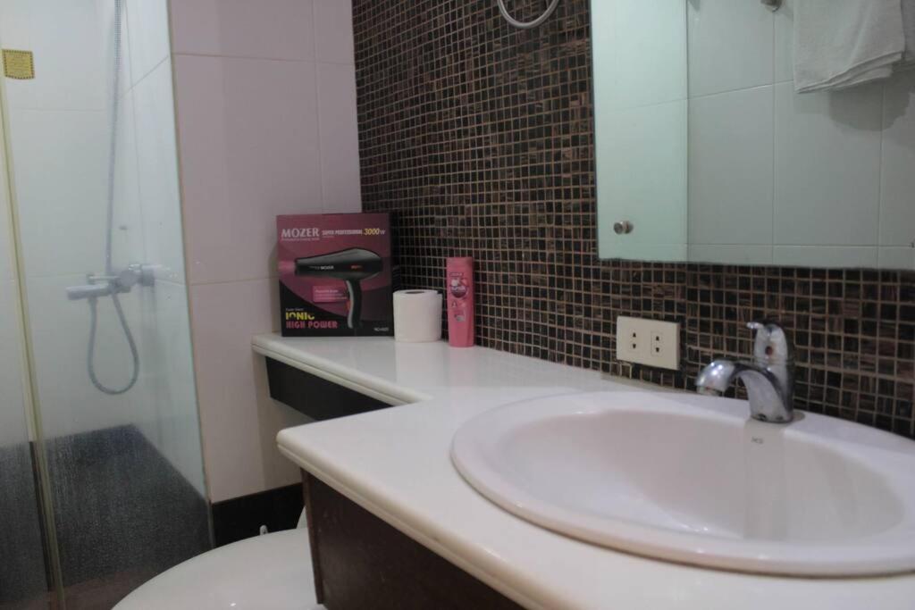 A2j Bgc Luxury 1br Near Burgos Circle & Mall