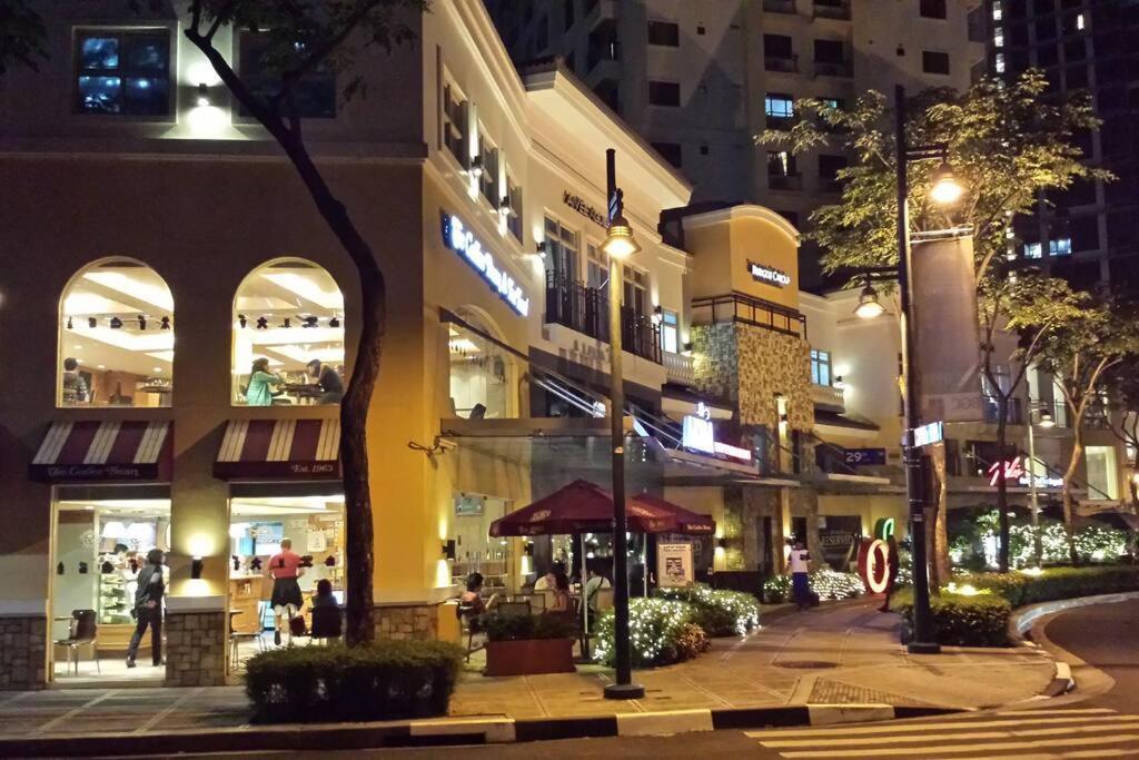 A2j Bgc Luxury 1br Near Burgos Circle & Mall Manila