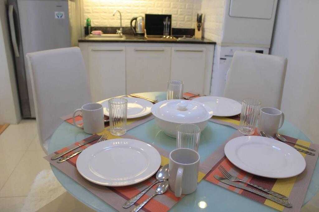 A2j Bgc Luxury 1br Near Burgos Circle & Mall Apartment
