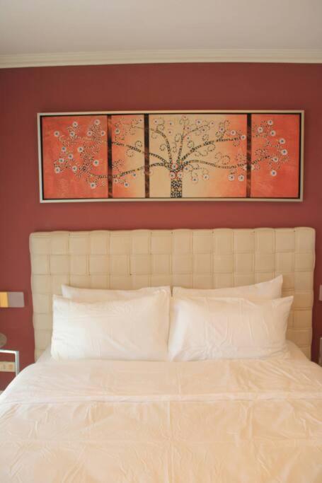 A2j Bgc Luxury 1br Near Burgos Circle & Mall * Manila