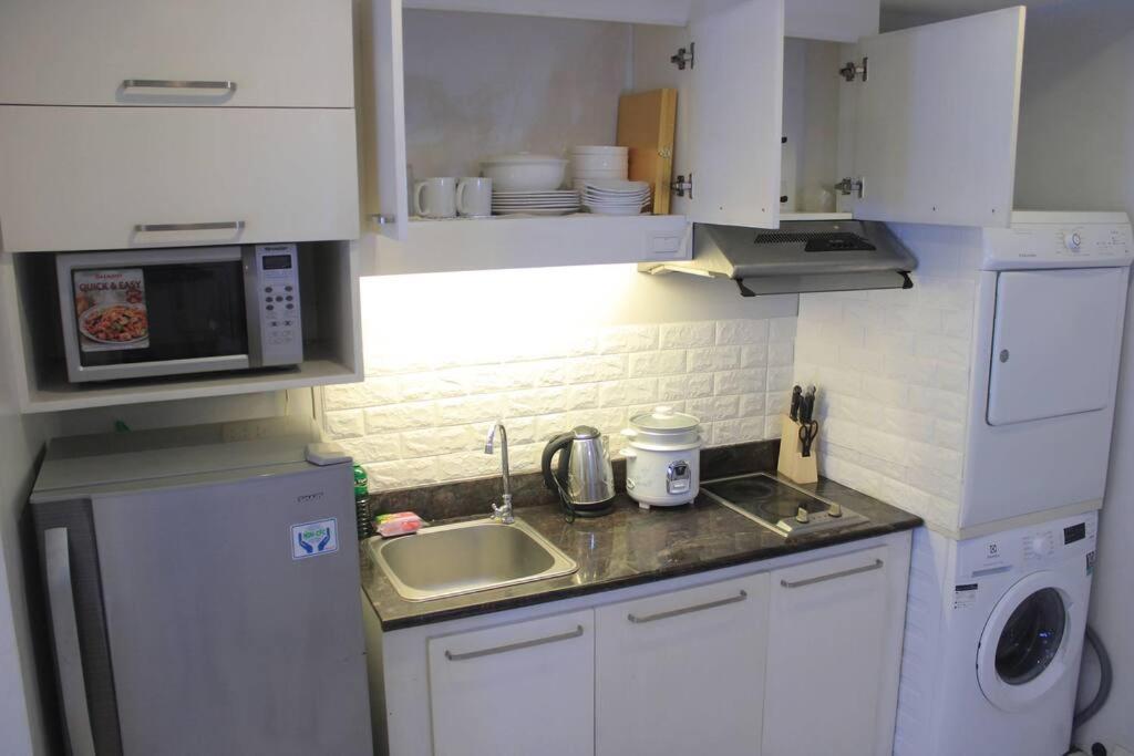 A2j Bgc Luxury 1br Near Burgos Circle & Mall *