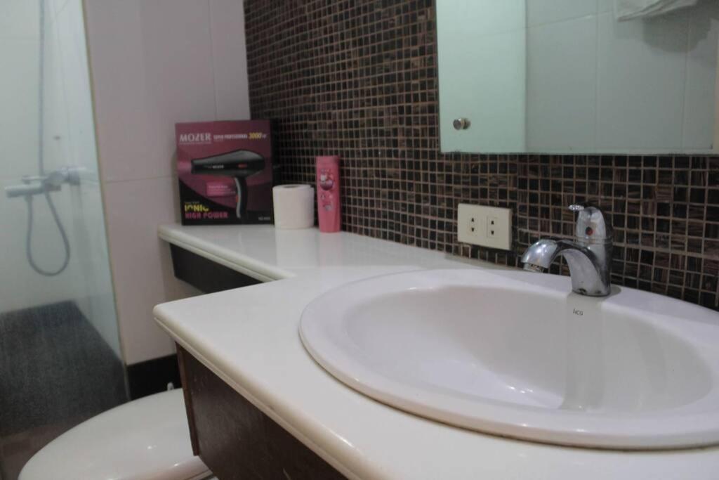 A2j Bgc Luxury 1br Near Burgos Circle & Mall Apartment