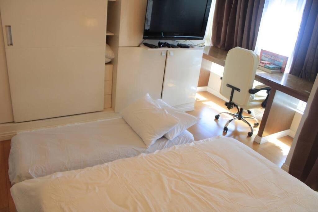 Apartment A2j Bgc Luxury 1br Near Burgos Circle & Mall Manila