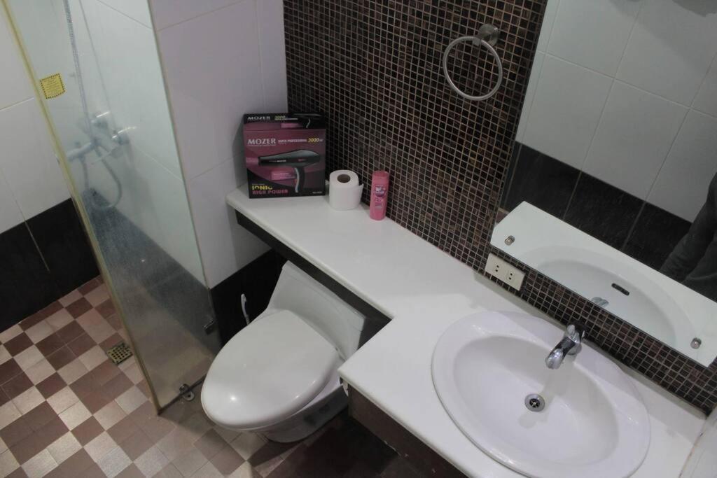 A2j Bgc Luxury 1br Near Burgos Circle & Mall Apartment