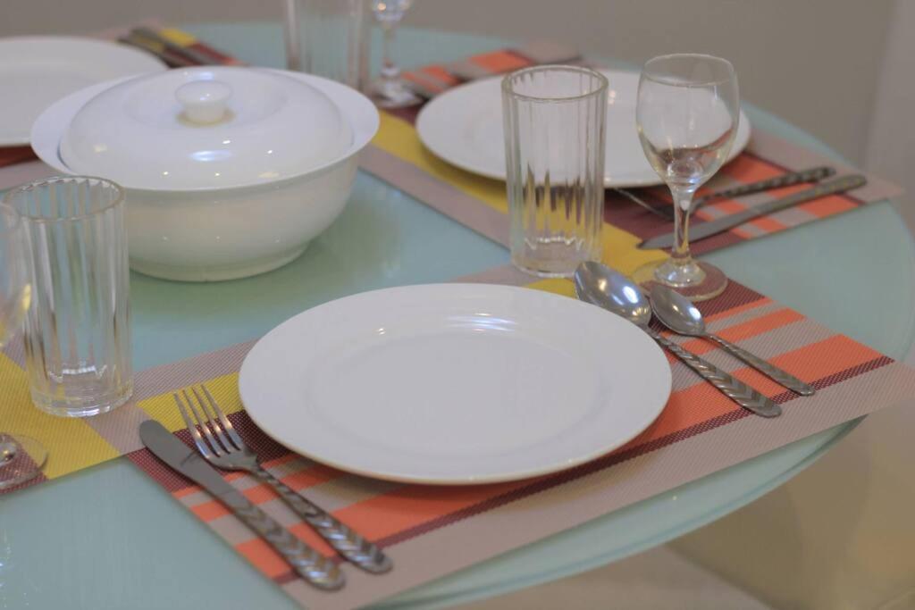 A2j Bgc Luxury 1br Near Burgos Circle & Mall Apartment *