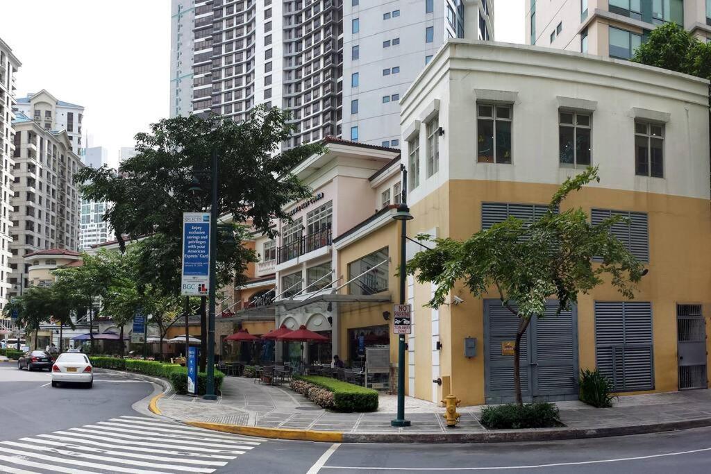 A2j Bgc Luxury 1br Near Burgos Circle & Mall Apartment Manila