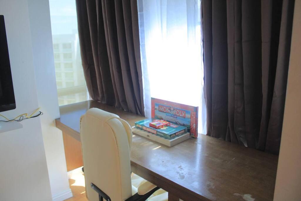 A2j Bgc Luxury 1br Near Burgos Circle & Mall Apartment Manila