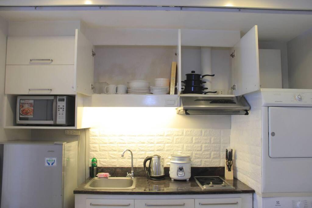 A2j Bgc Luxury 1br Near Burgos Circle & Mall Apartment Manila