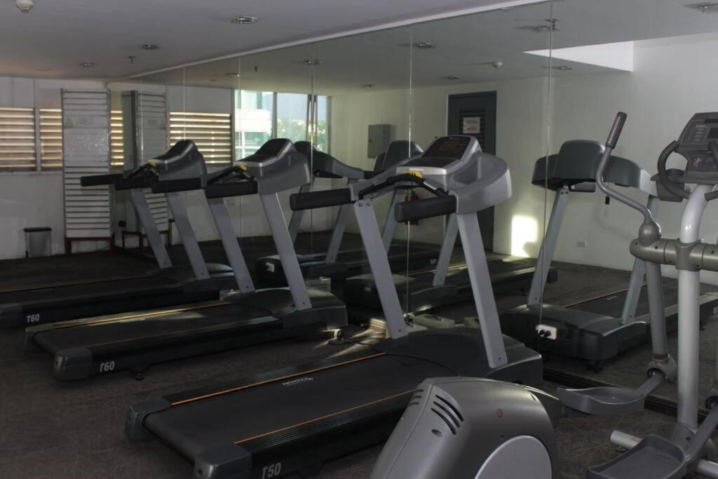 A2j Bgc Luxury 1br Near Burgos Circle & Mall Manila