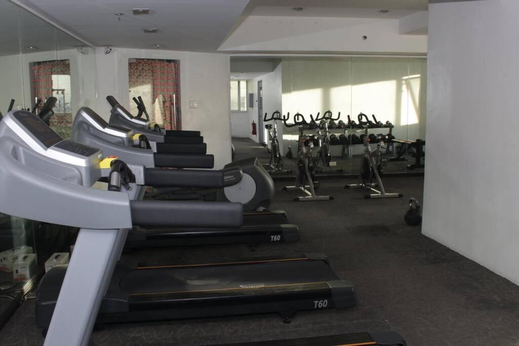 A2j Bgc Luxury 1br Near Burgos Circle & Mall Apartment