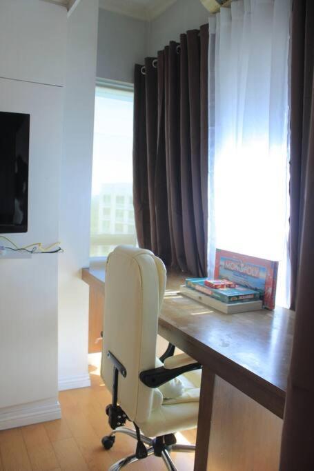 A2j Bgc Luxury 1br Near Burgos Circle & Mall Apartment *