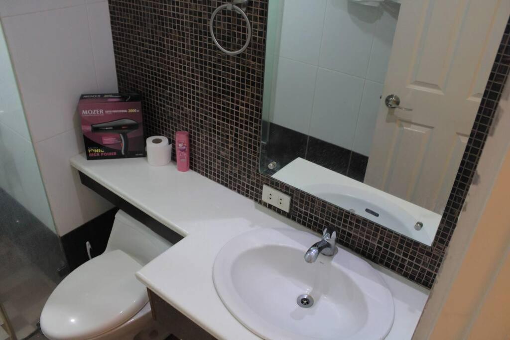 A2j Bgc Luxury 1br Near Burgos Circle & Mall Apartment Manila