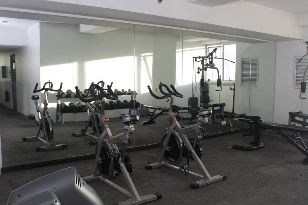 A2j Bgc Luxury 1br Near Burgos Circle & Mall Apartment *