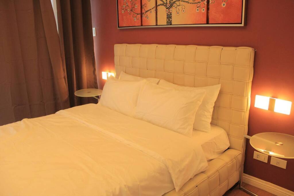 A2j Bgc Luxury 1br Near Burgos Circle & Mall Manila