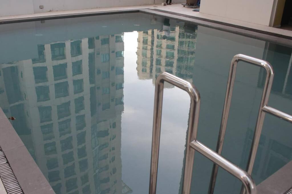 Apartment A2j Bgc Luxury 1br Near Burgos Circle & Mall